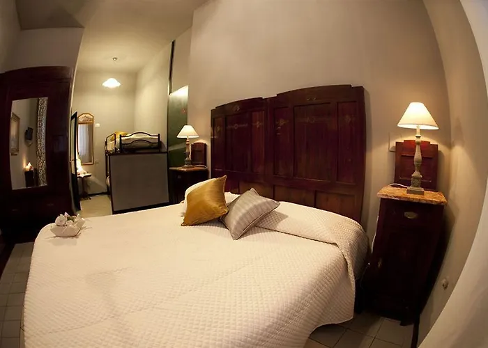 La Colonna Historic Centre 게스트하우스 3*